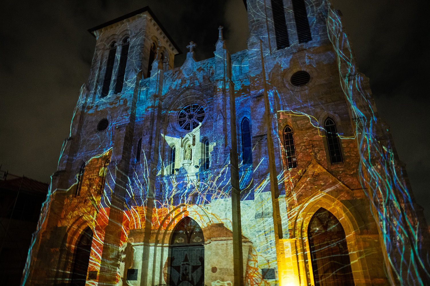 San Fernando Cathedral｜夜は光のアートの舞台に変わる歴史的大聖堂